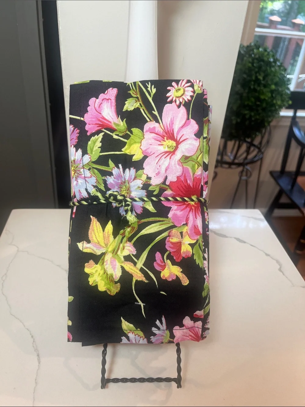 April Cornell Freesia Floral Napkins  Set of 10  Black Pink Green Cottage NWT